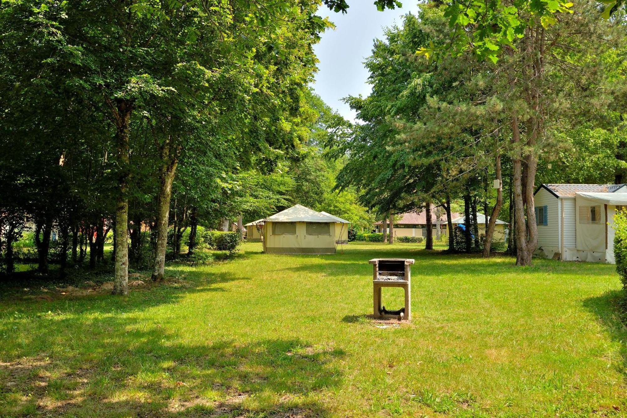 Camping Etang De La Vallee Combreux Exteriér fotografie