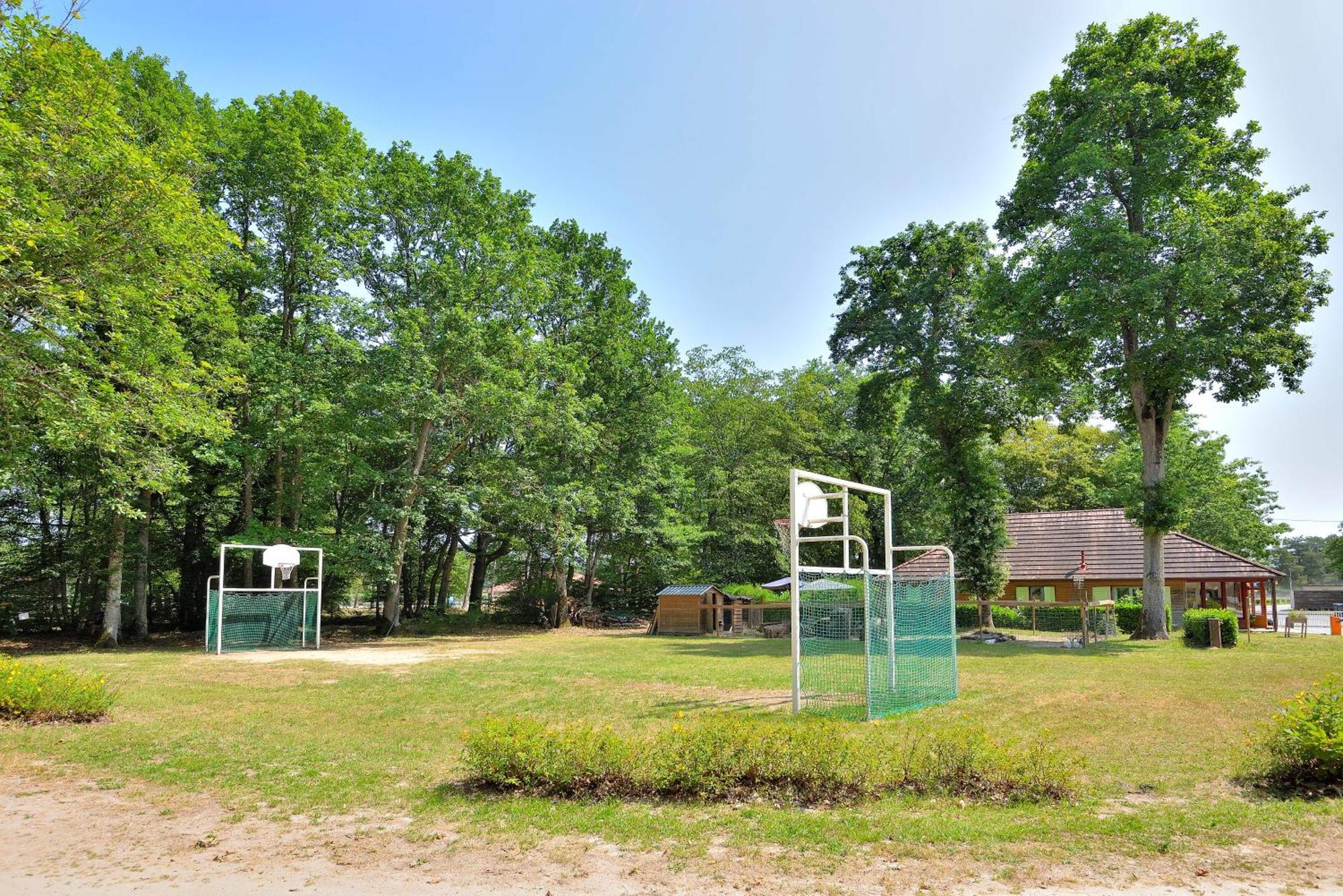 Camping Etang De La Vallee Combreux Exteriér fotografie