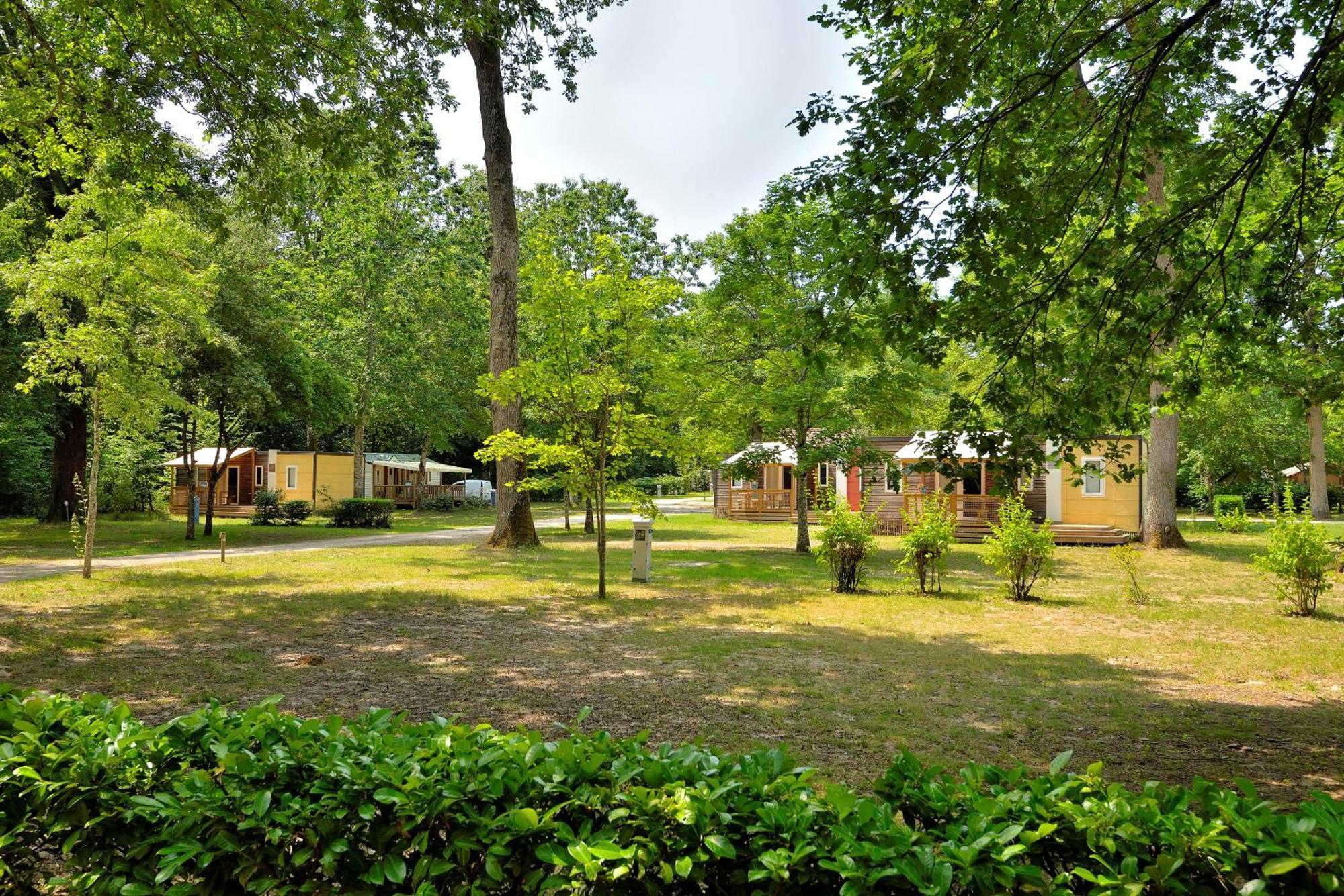 Camping Etang De La Vallee Combreux Exteriér fotografie