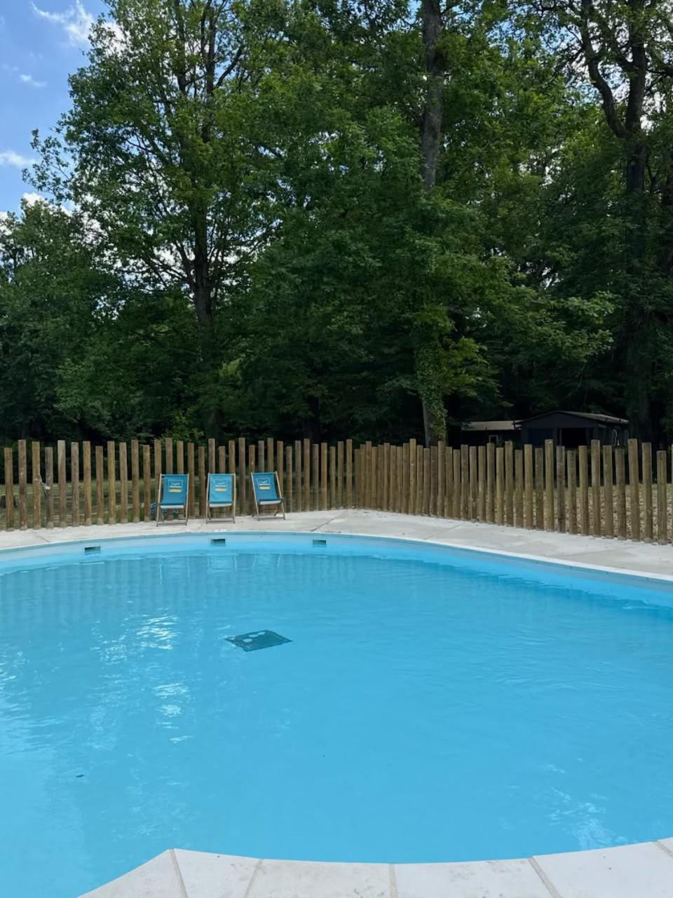 Camping Etang De La Vallee Combreux Exteriér fotografie